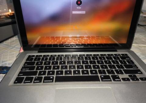 Apple Macbook i5