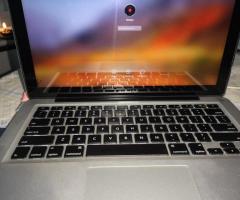 Apple Macbook i5