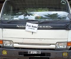 Nissan Lorry - 1/2