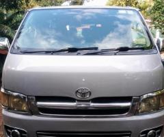 Toyota KDH 200 GL - 2/5