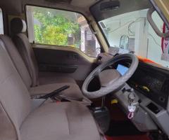 Nissan Caravan - 2/5