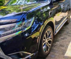 Mitsubishi Outlander - 2/5