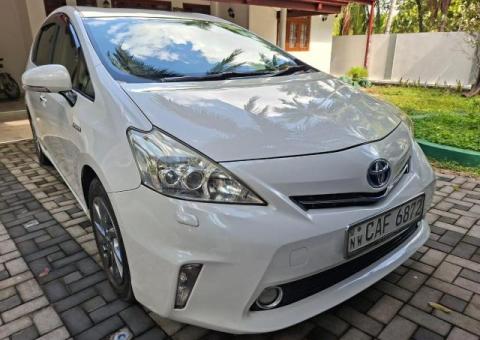 Toyota Prius Alpha Hybrid