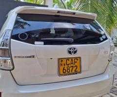 Toyota Prius Alpha Hybrid - 3/5