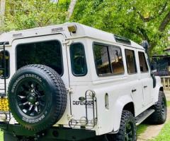 Land Rover Defender - 2/5