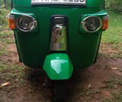 Bajaj 4 Stroke Three Wheel - 2/5