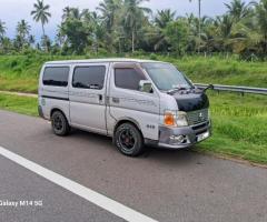 Nissan Caravan E25 - 2/5