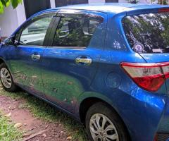 Toyota Vitz Edition 3 - 2/5