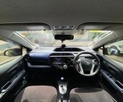 Toyota Aqua S Grade - 2/5