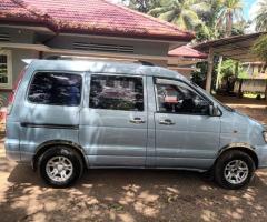 Toyota Noah KR42 - 4/5